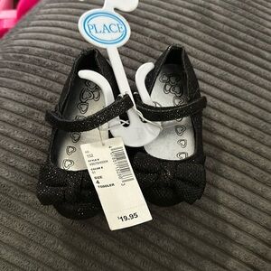 Baby shoes size 4 never worn